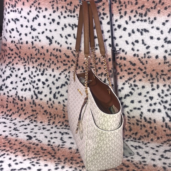 Michael Kors Jet Set Shoulder Tote - Picture 2 of 8